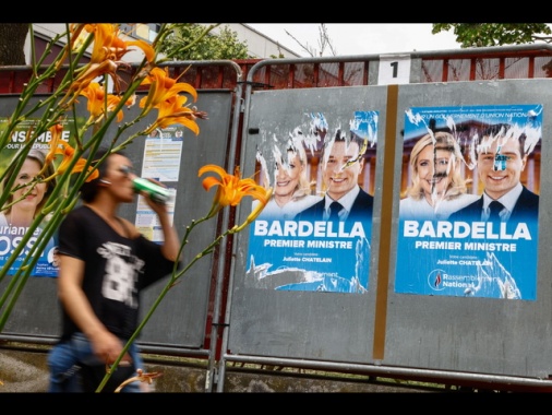 Aperti i seggi in Francia per il primo turno delle legislative