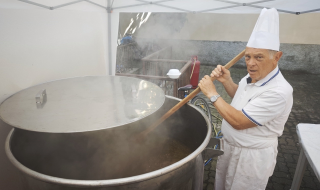 La domenica del brodo a Gallarate  (Foto Matteo Canevari) 