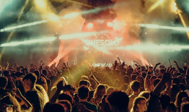 Il pienone, sabato sera, a Montonight