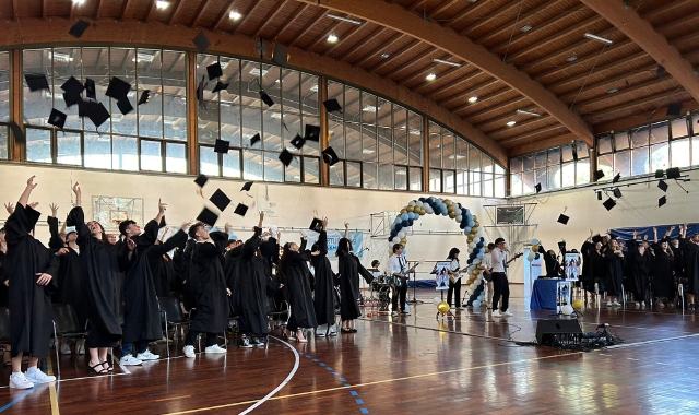 La cerimonia al PalaBisterzo di Busto Arsizio