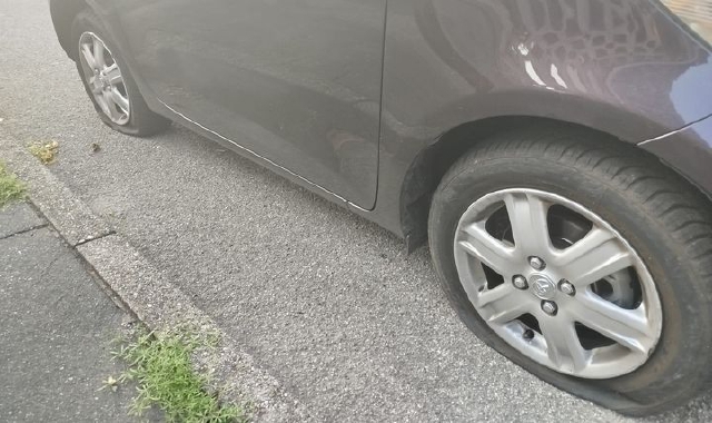 Gomme bucate al segretario Pd di Castellanza