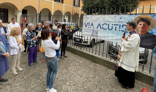 Un momento della cerimonia con cui ieri è stata inaugurata la via al santuario dedicata al beato Carlo Acutis(Blitz)
