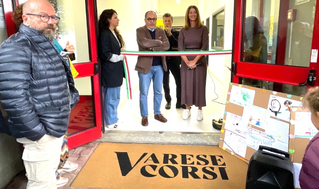 Il taglio del nastro del nuovo hub (foto Domenico Ghiotto/BLITZ)