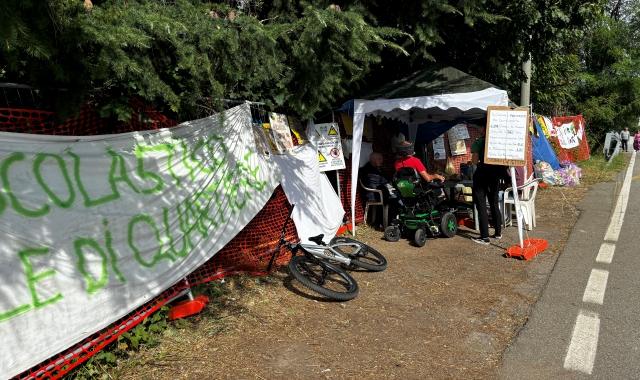 Il presidio in via Curtatone a Gallarate