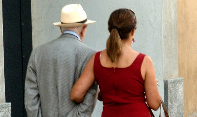 La colf e il ricco anziano: «Avevamo una relazione»