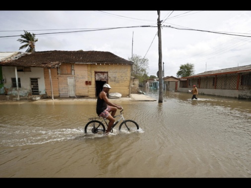 Uragano Oscar arriva a Cuba mentre proseguono blackout
