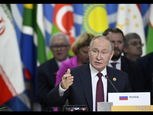 Putin, 'un grande errore usare il dollaro come un'arma'