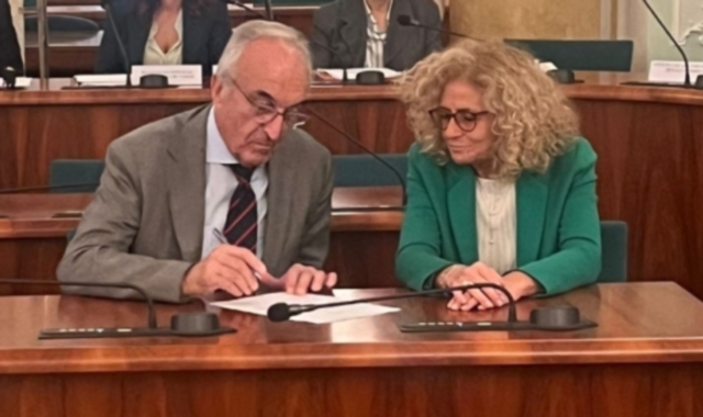 La firma della convenzione