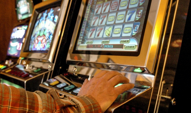 Patto tra Comune di Busto e Guardia di Finanza per limitare l’uso indiscriminato delle slot machine da parte dei minorenni e in orario di chiusura dei locali 