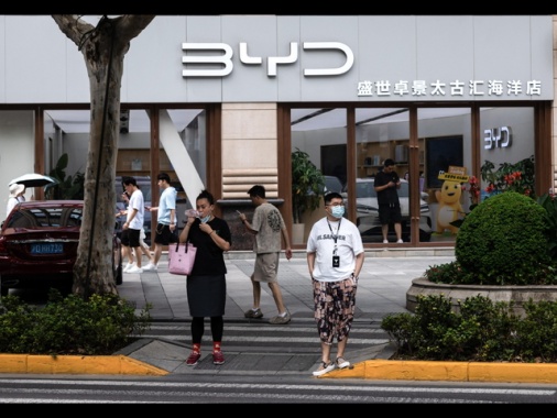 Eurostat, 'il 48% di e-car importate in Ue arrivano dalla Cina'