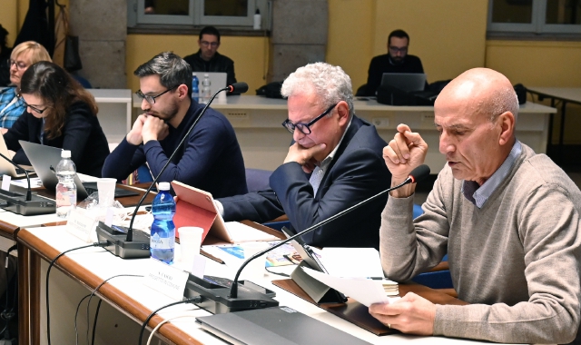 Santo Cascio (Progetto in Comune) durante il suo intervento l’altra sera in Consiglio comunale. Al termine ha rassegnato le dimissioni, ma ci sta ripensando (Blitz)