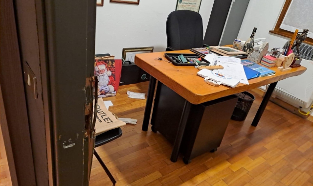 Uno dei locali passati in rassegna dai ladri (foto Blitz)