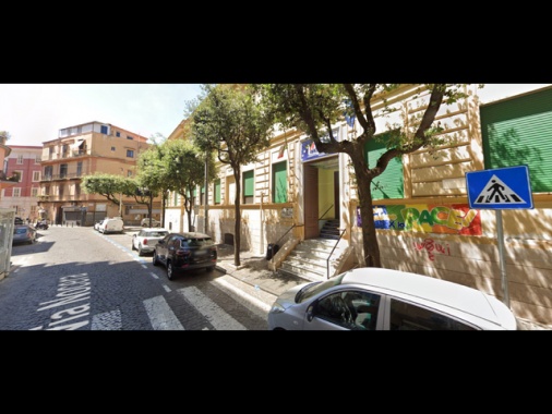 Genitori irrompono a scuola e aggrediscono docente, 'vattene'