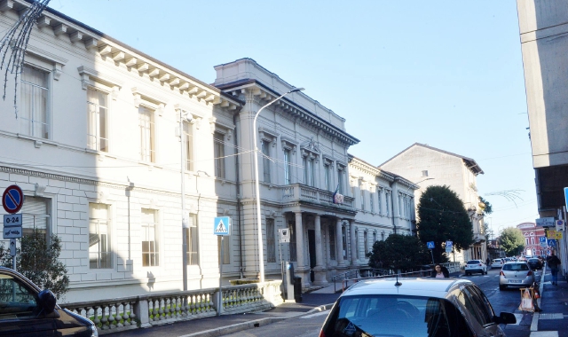I genitori degli alunni che frequentano la scuola Mazzini in via Como chiedono interventi sull’edificio(Blitz)
