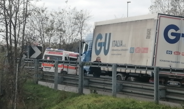 Incidente a Vedano: due feriti, traffico in tilt