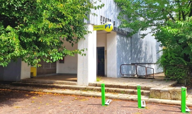 Slitta la riapertura delle Poste: cittadini infuriati a Olgiate