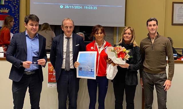 La premiazione in Consiglio comunale  della campionessa mondiale di triathlon Stefania Moneta 