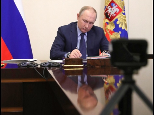 Russia, Putin firma la legge di bilancio 2025-2027