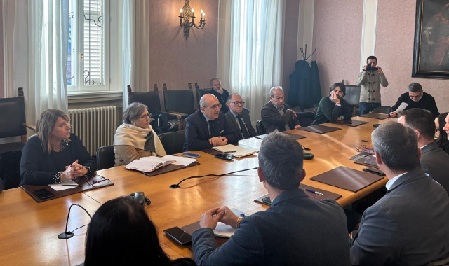 Bisuschio, passaggio livello “eterno”: cercansi soluzioni