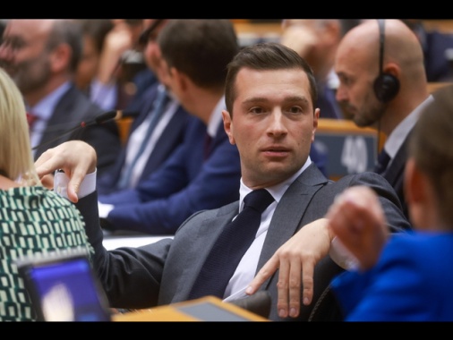 Francia: Bardella (Rn), voteremo la sfiducia al governo