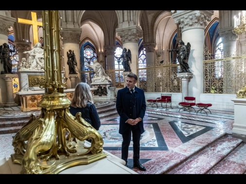 Macron non annuncerà stasera in tv il prossimo premier