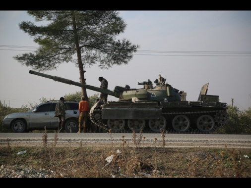 'Esercito siriano e russi evacuano da confine con Israele'