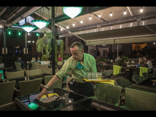 Ok ad aumento detassazione mance personale bar e ristoranti