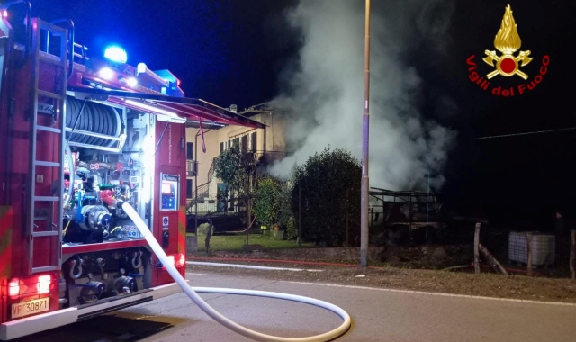 I vigili del fuoco sul luogo dell’incendio