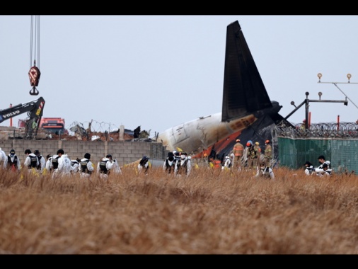 Testimoni schianto in Corea Sud, 'prima le fiamme, poi il boato'