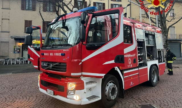 Fuoco e paura: incendio in un negozio a Luino