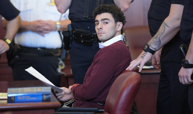 Luigi Mangione davanti alla Corte Suprema di New York (foto Curtis Means/POOL)