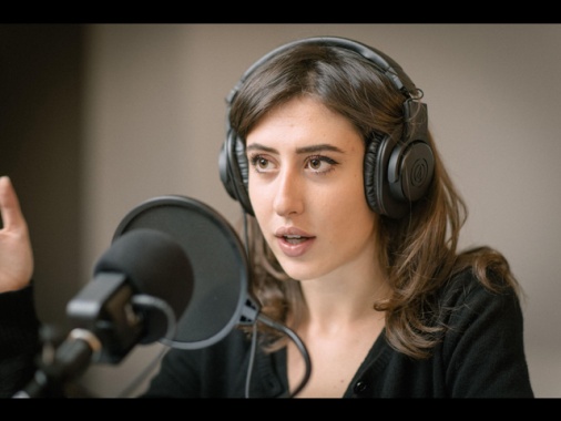 Cecilia Sala in isolamento, dorme per terra con luce accesa h24