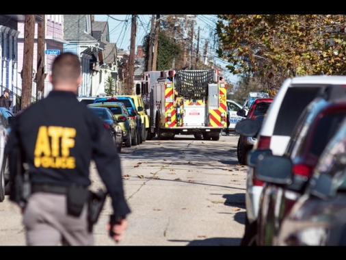 Terrorista e conducente Tesla sono stati nella stessa base