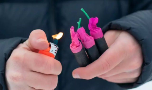 Raccoglie petardo inesploso, 11enne rischia di perdere un dito