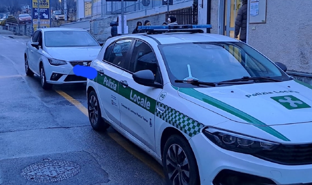 Ubriaco e senza patente guida auto rubata: denunciato