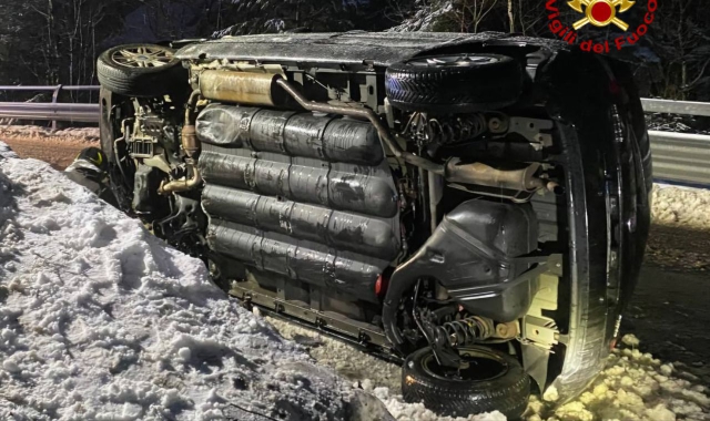 Auto a metano si ribalta: paura a Formazza