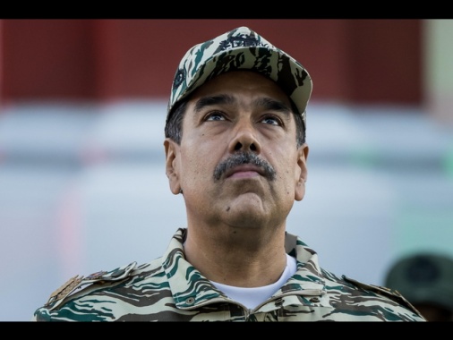 Venezuela chiude confine Colombia per insediamento Maduro