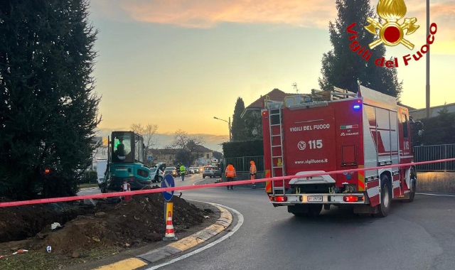 Tranciato tubo del gas, rientrate in casa tutte le famiglie evacuate