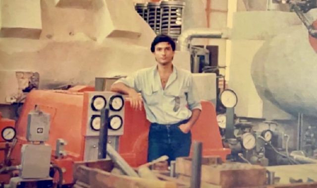 Alessandro Roversi nel 1987 nella centrale costruita dagli italiani a Bander Abbas, dove è stato arrestato  (Redazione)