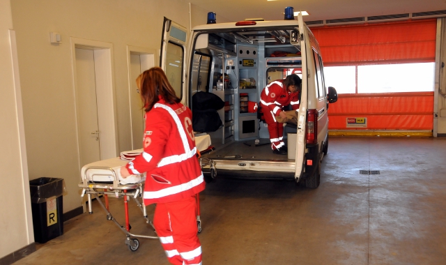 Il giovane è stato accompagnato all’ospedale di Legnano