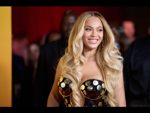 Da Beyoncé 2,5 milioni di dollari per vittime incendi