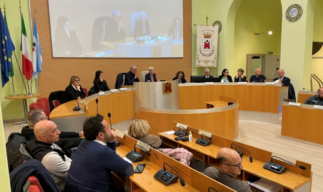 Il Consiglio comunale di Saronno (foto Blitz)