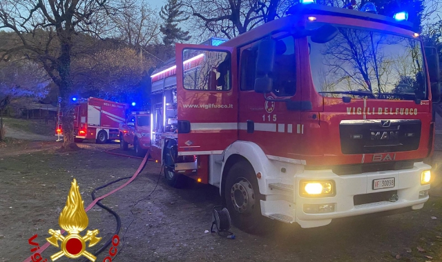 In fiamme la taverna di una casa di Taino