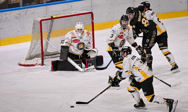 Prima partita in casa per il goalie Ohandzhanian (foto Matteo Canevari, Blitz)