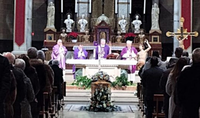 Il funerale celebrato a San Vittore Olona