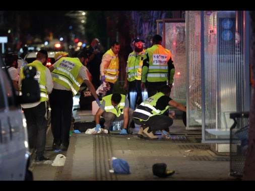 Sparatoria a Tel Aviv, ci sono diversi feriti