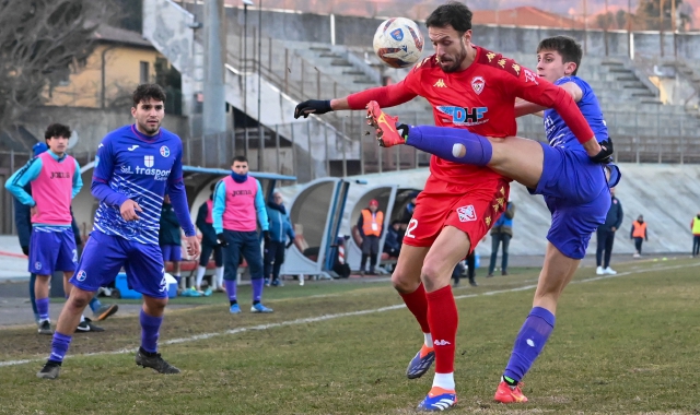 Un momento della sfida di domenica scorsa tra Varese e Ligorna (foto Blitz)