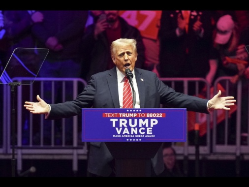 Trump, fermeremo il declino Usa e invasione dei migranti