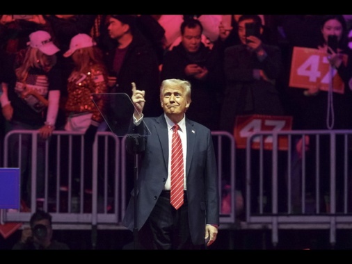 'Decine di diplomatici verso dimissioni su richiesta Trump'