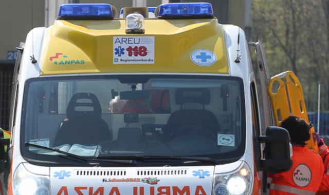 Aggredito dalla ex e dal suo compagno